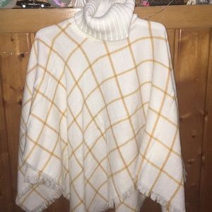 Perfect for autumn Tahari yellow 🐢 turtle neck